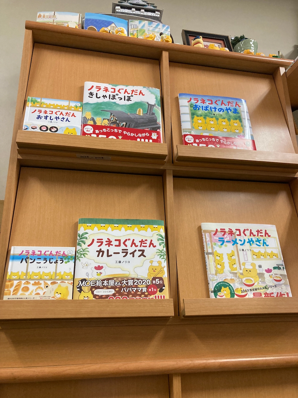 卒論の保管棚です