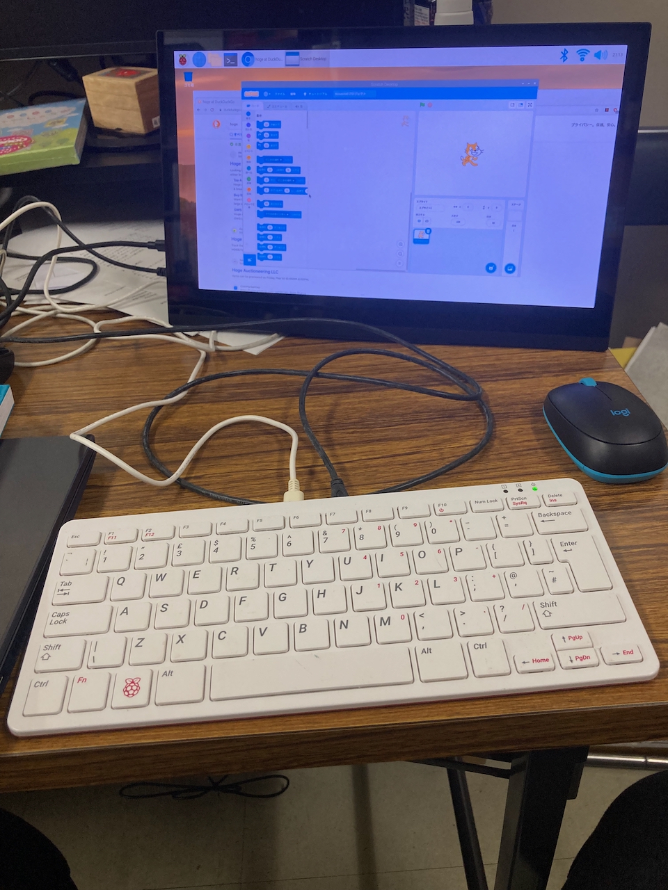 8Bitマイコンのような一体型です